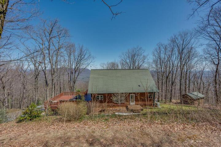 Scenic Mountain Comfort 4Br Family Getaway