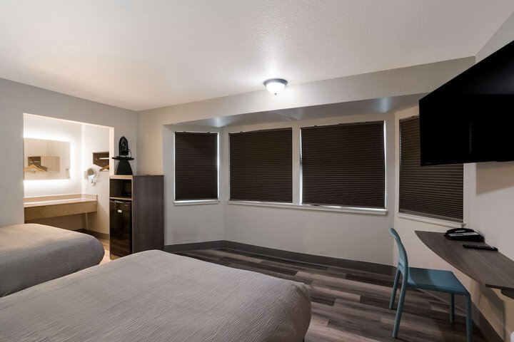 Room 16 of 35