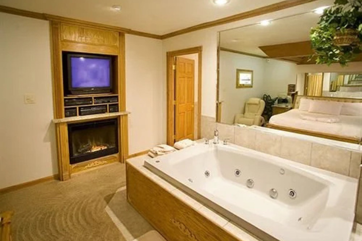 Sybaris Pool Suites Northbrook Adults Only