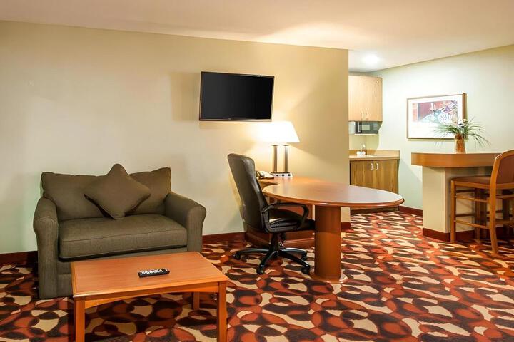 Quality Inn & Suites Kansas City I-435n Near Sports Complex