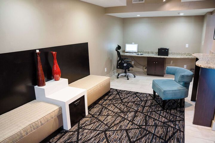 Business Center 137 of 142