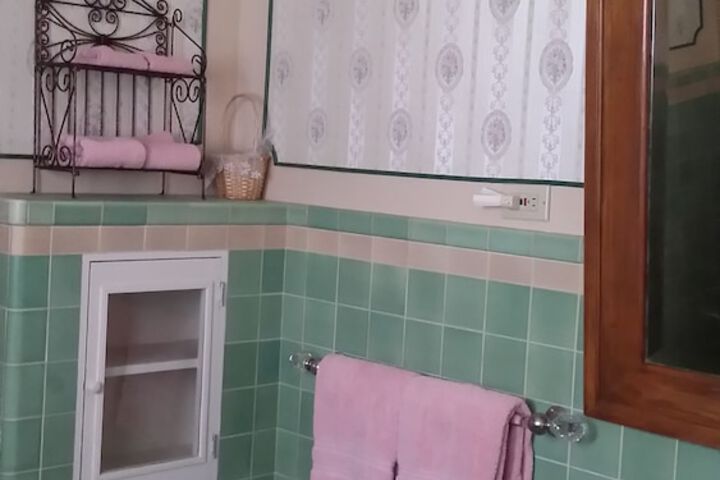 Chestnut Charm Bed & Breakfast