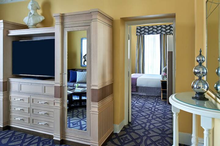 Room 28 of 61