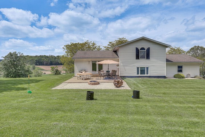 Secluded Ohio Amish Country Getaway w / Fire Pit