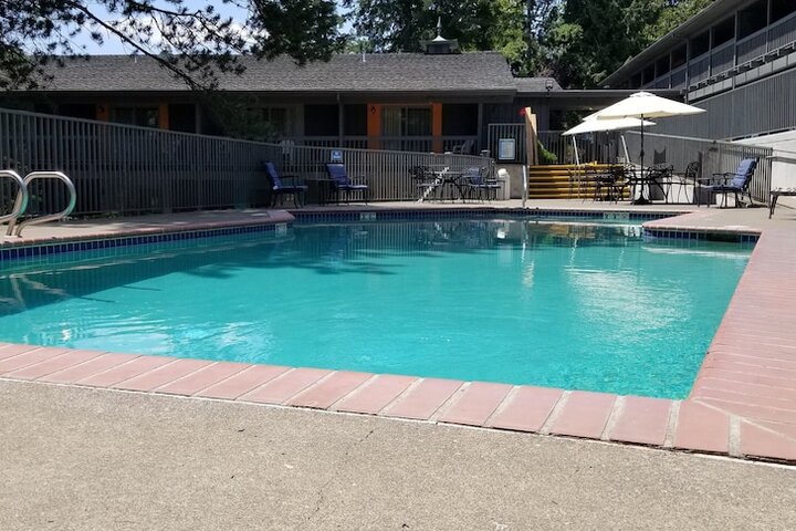 Pool 11 of 92