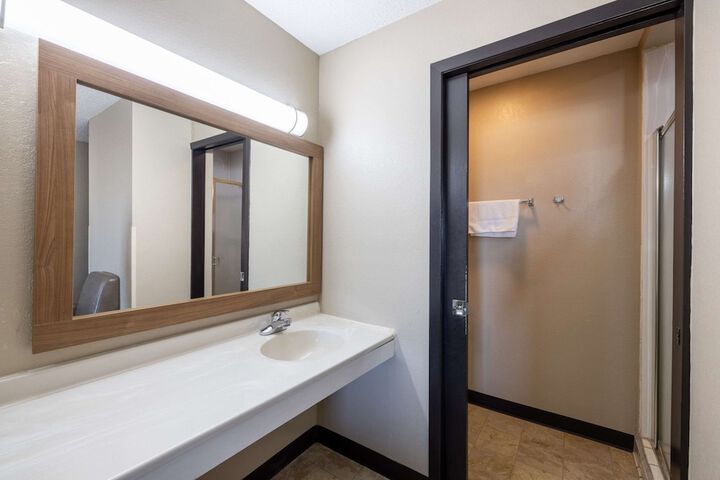 Room 15 of 60