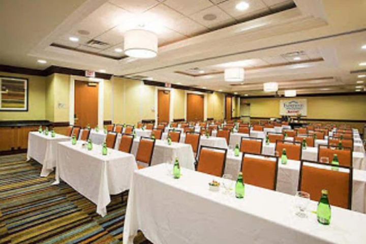 Fairfield Inn and Suites by Marriott Toronto Airport