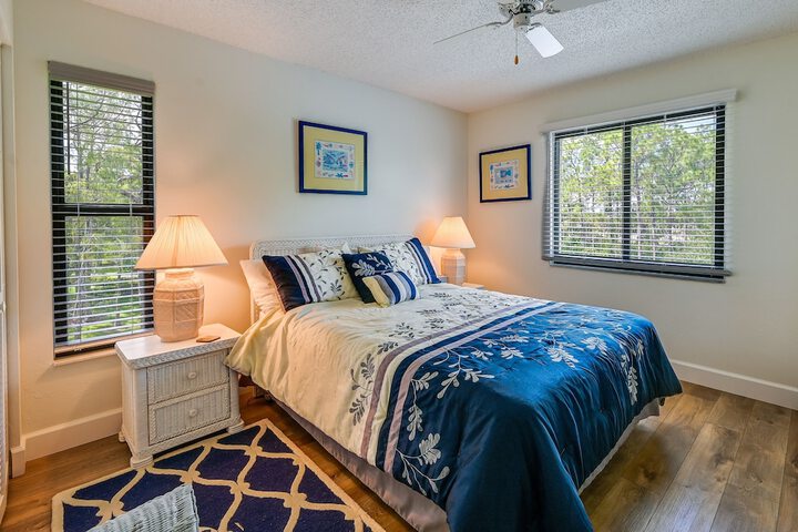 3 Mi to Beaches: Naples Condo w / Pool Access!