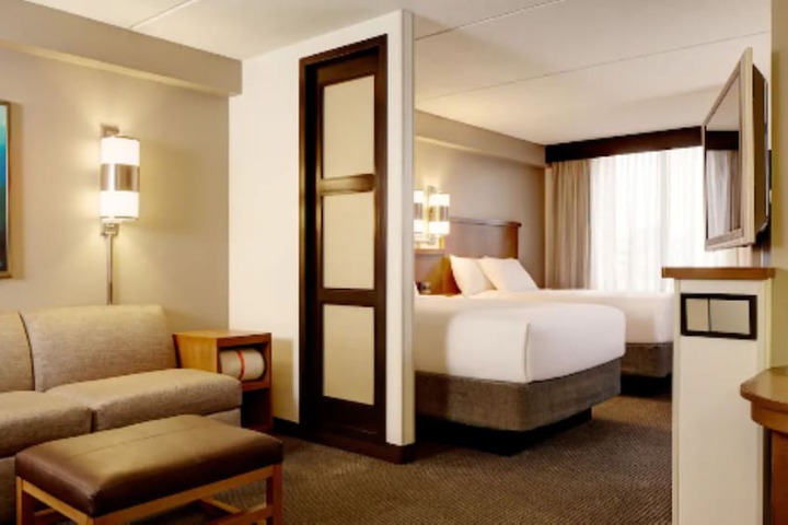 Room 9 of 10