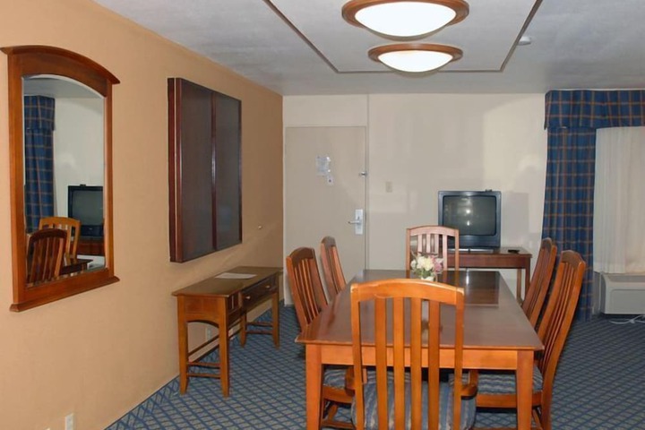 Room 19 of 40