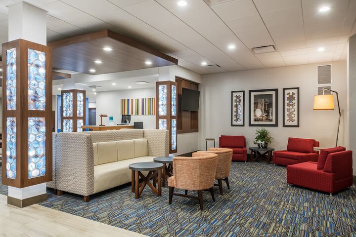 Holiday Inn Express & Suites West Plains Southwest by IHG