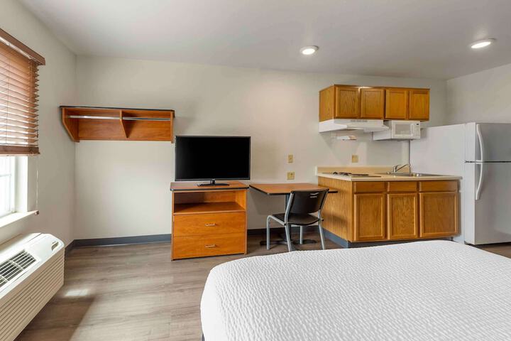Room 11 of 28