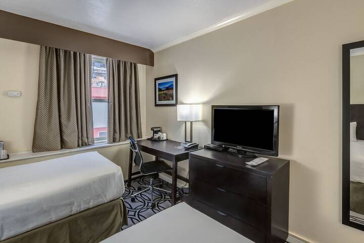Room 6 of 31