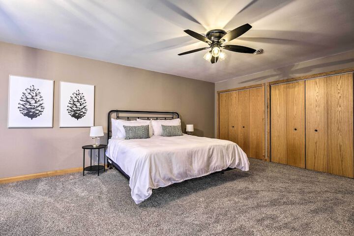 Lakefront Minocqua Getaway: Dock Game Room!