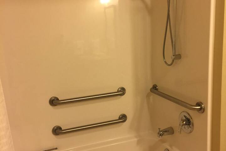 Cobblestone Inn & Suites - Waverly