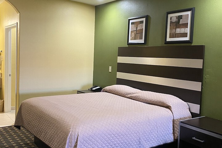 Room 6 of 11