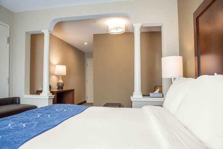 Comfort Suites West Warwick - Providence