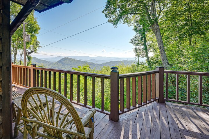 Cullowhee Mountain Retreat w / Deck and Fire Pit!