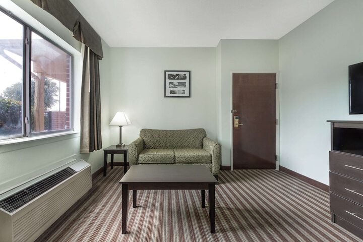 Room 16 of 24