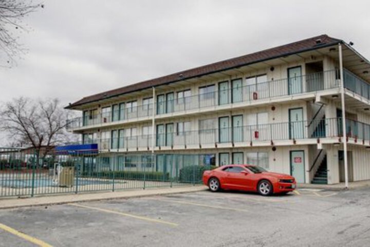 Hotel 7 of 72