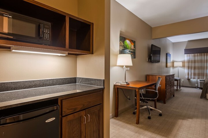 Room 8 of 34