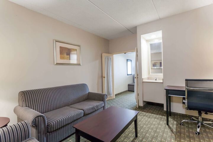 Room 6 of 26