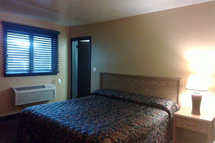 Colonial Inn Motel