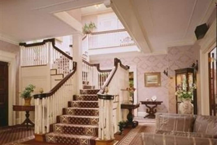 Gateways Inn & Restaurant