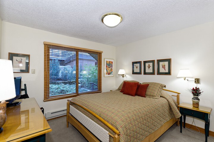 The Crestwood Condominiums