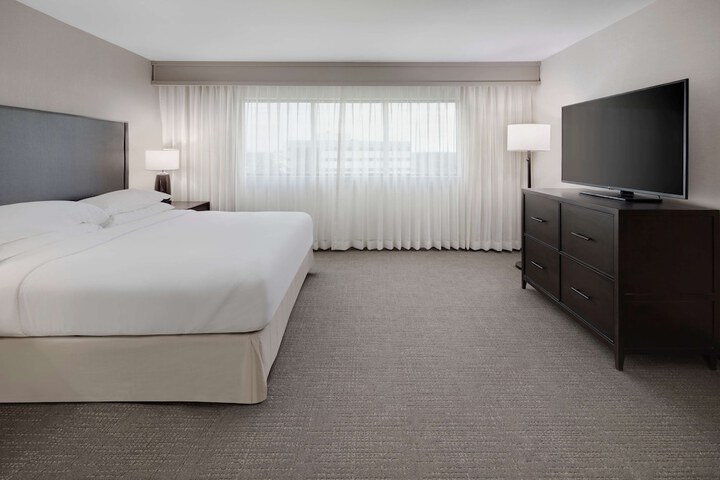 Embassy Suites by Hilton Detroit Troy Auburn Hills
