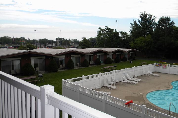 Naders Motel & Suites