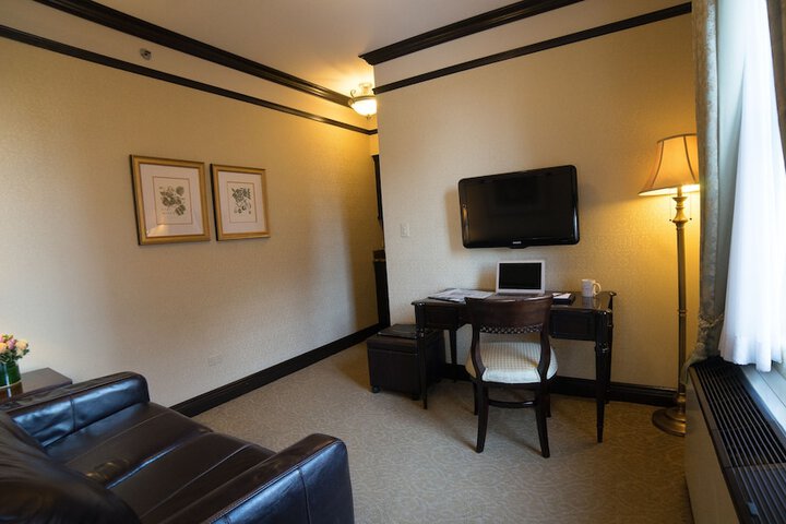 Room 26 of 42