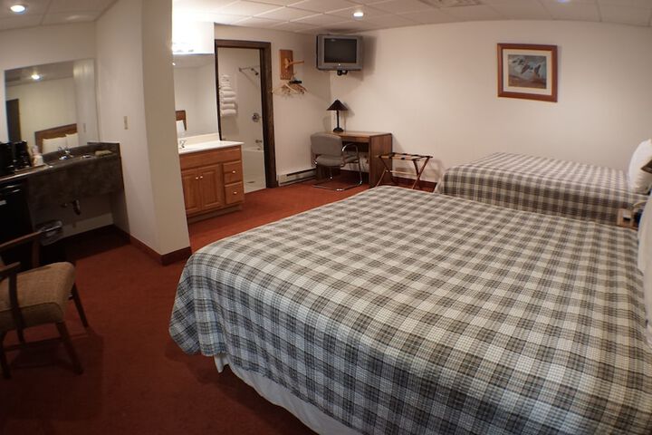 Riverbank Lodge