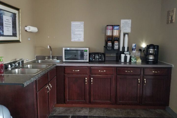 Breakfast/Coffee Service 218 of 232