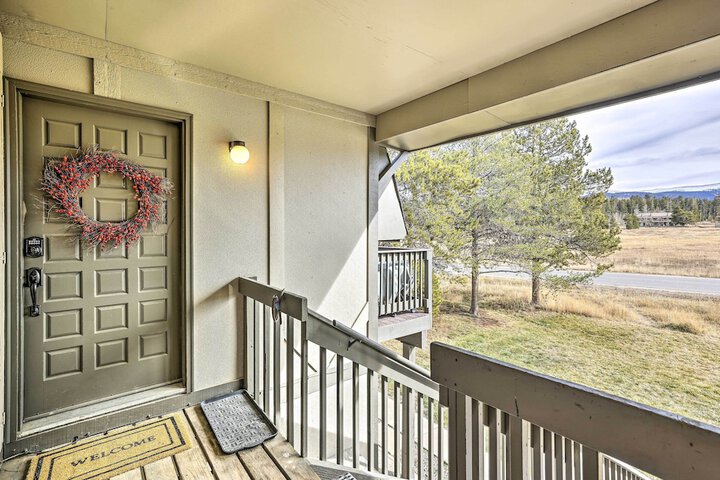 Condo w / Balcony & Views - Steps to Ski Shuttle!