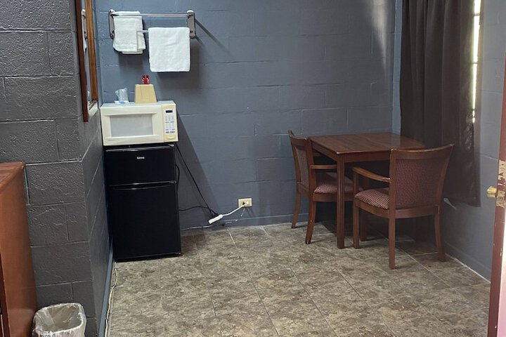 Room 9 of 15