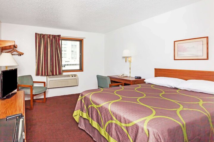 Room 21 of 28