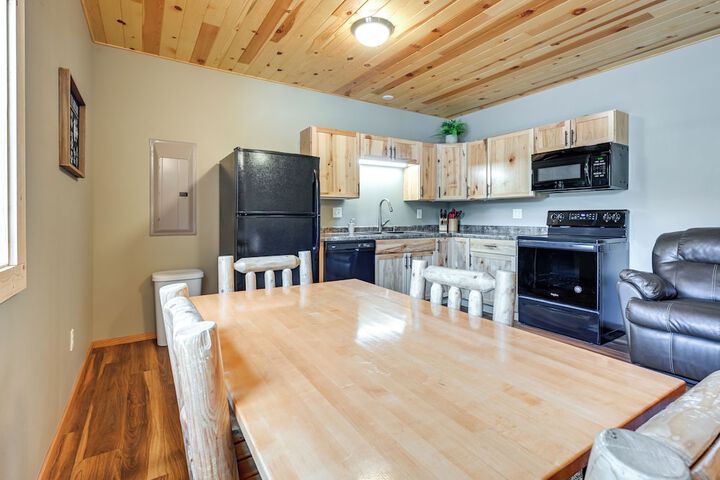 Cozy Lake Wissota Escape w / Community Dock!