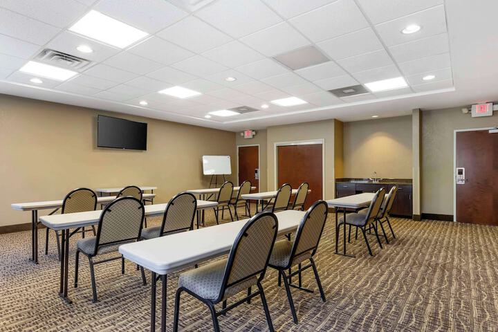 Comfort Inn & Suites Porter near Indiana Dunes