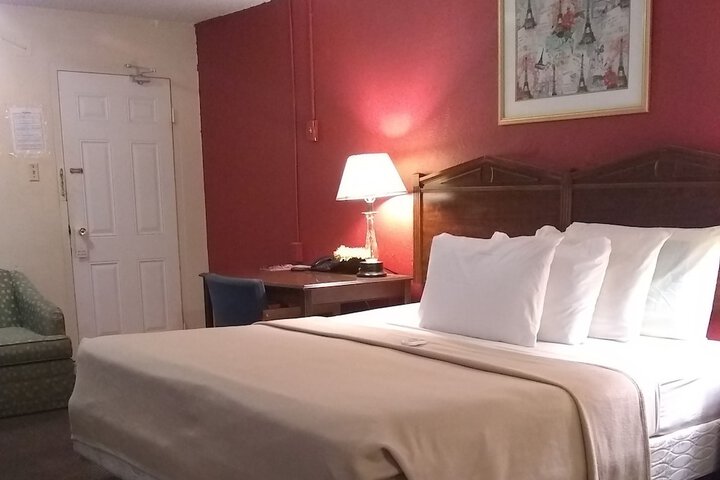 Room 12 of 16