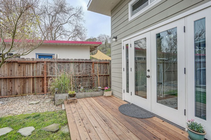 Pacheco / martinez Studio: 22 Mi to Dtwn Oakland!