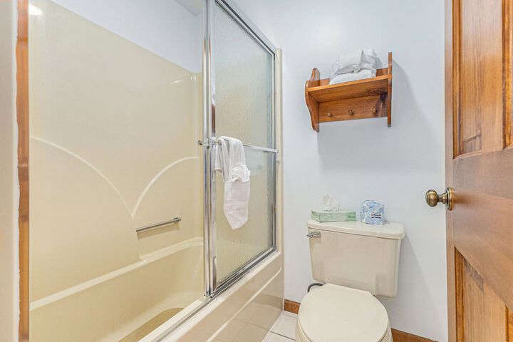 Snyders Shoreline Inn