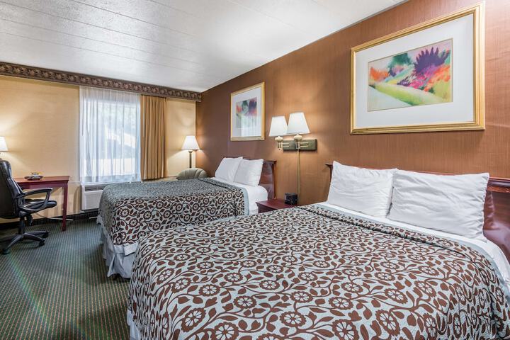 Room 10 of 16