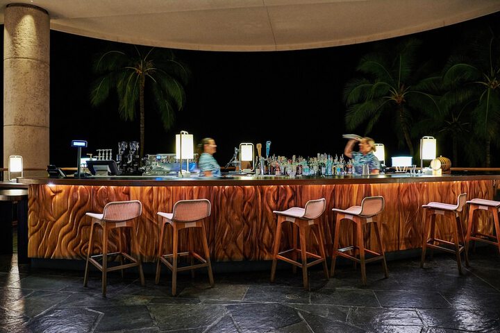 Lounge 151 of 206