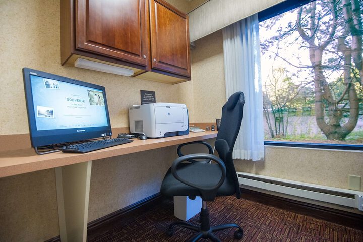 Business Center 21 of 21