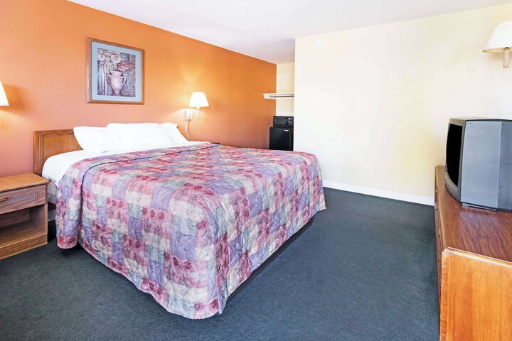 Room 11 of 22