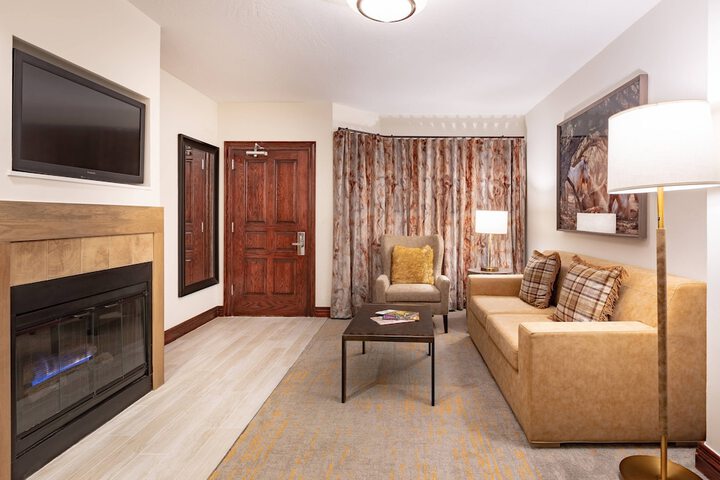 Room 32 of 66