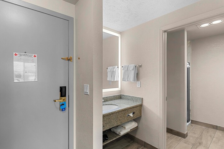 Clarion Pointe Wenatchee
