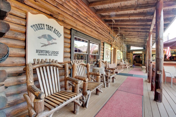 Handcrafted Log Cabin in Candor: Group Getaway!