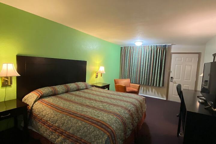 Room 9 of 17
